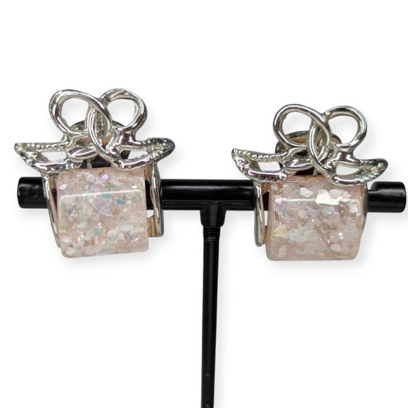 Vintage Silver Tone Lucite Retro Pink Confetti Clip On Earrings - Picture 1 of 11